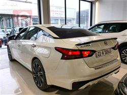 نيسان ألتيما